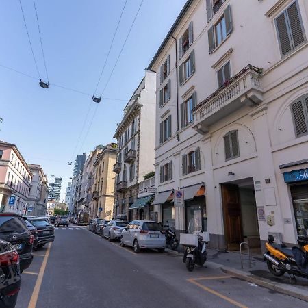 The Best Rent - Gorgeous Two-Bedroom Apartment In Porta Nuova District Milan Luaran gambar