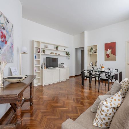 The Best Rent - Gorgeous Two-Bedroom Apartment In Porta Nuova District Milan Luaran gambar