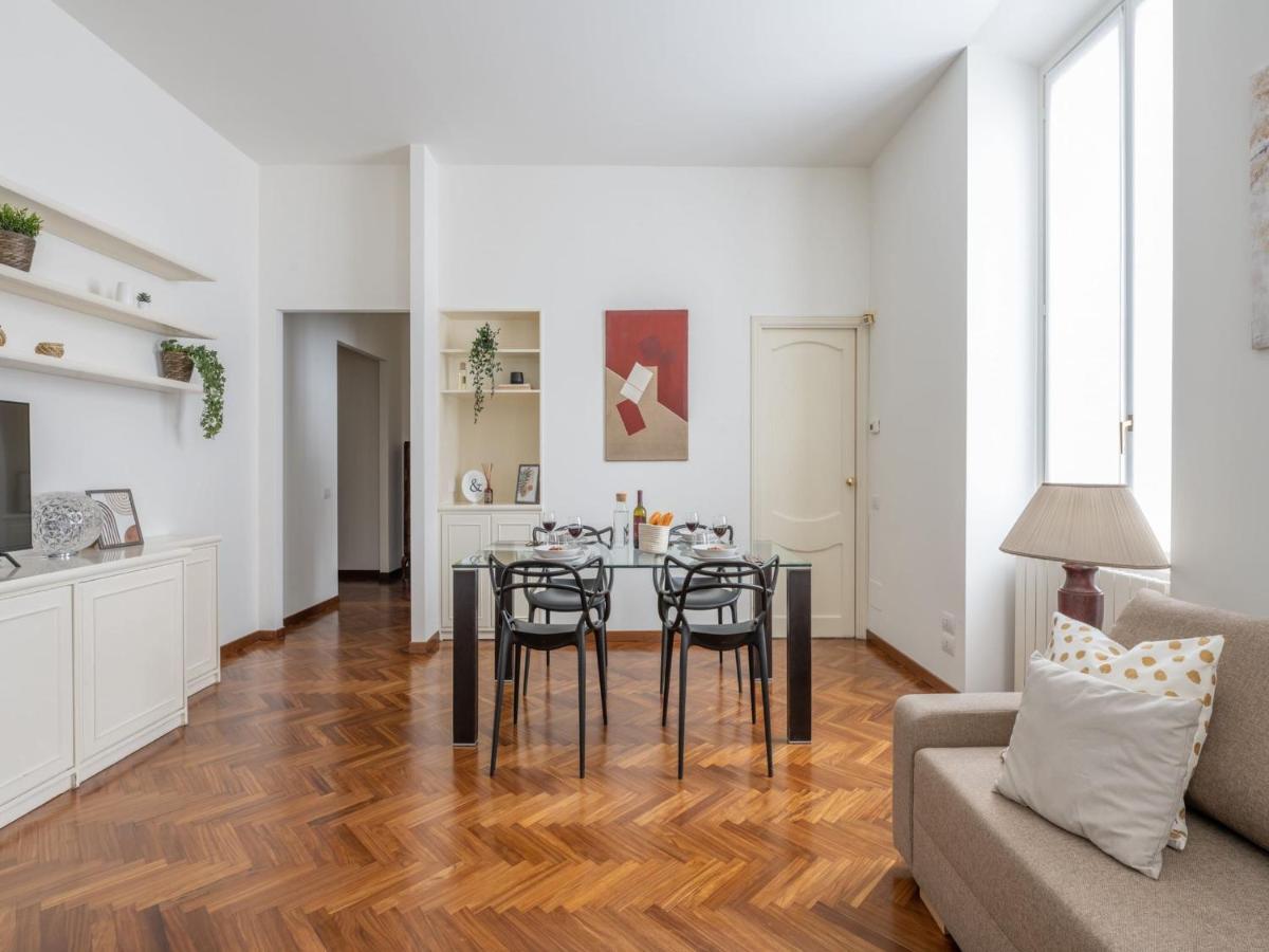 The Best Rent - Gorgeous Two-Bedroom Apartment In Porta Nuova District Milan Luaran gambar