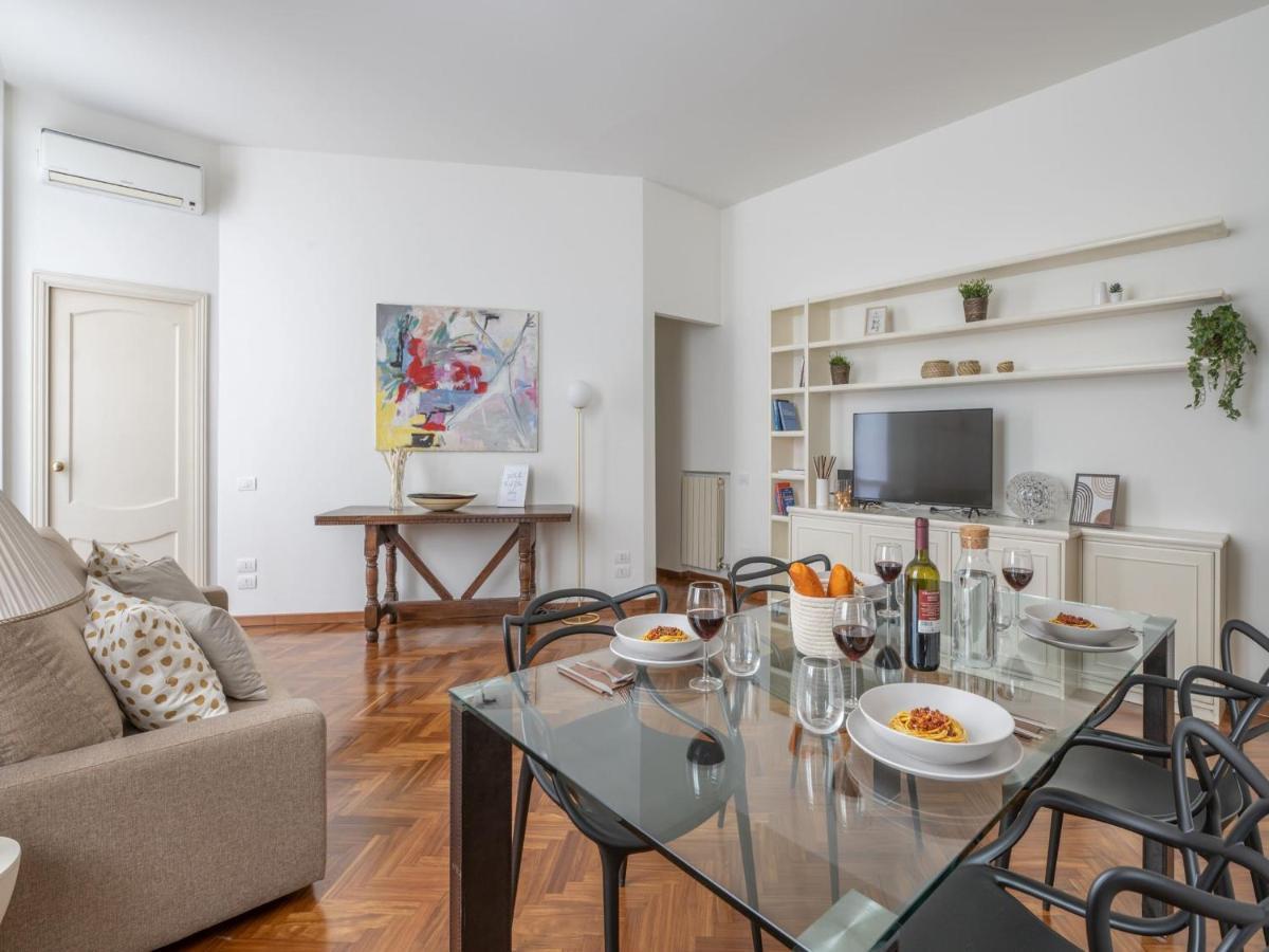 The Best Rent - Gorgeous Two-Bedroom Apartment In Porta Nuova District Milan Luaran gambar