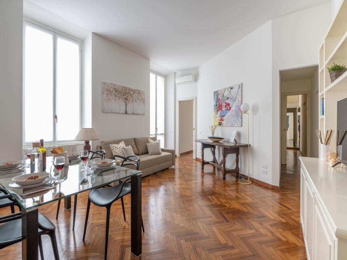 The Best Rent - Gorgeous Two-Bedroom Apartment In Porta Nuova District Milan Luaran gambar