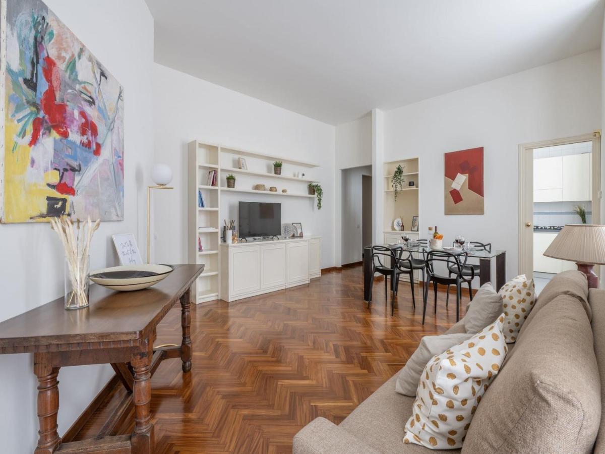 The Best Rent - Gorgeous Two-Bedroom Apartment In Porta Nuova District Milan Luaran gambar