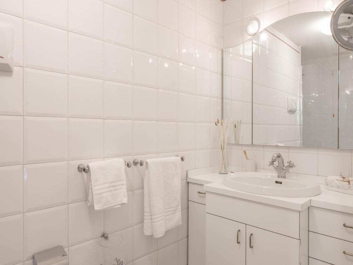 The Best Rent - Gorgeous Two-Bedroom Apartment In Porta Nuova District Milan Luaran gambar
