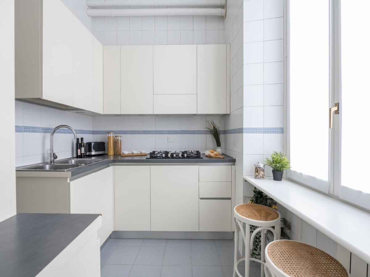 The Best Rent - Gorgeous Two-Bedroom Apartment In Porta Nuova District Milan Luaran gambar