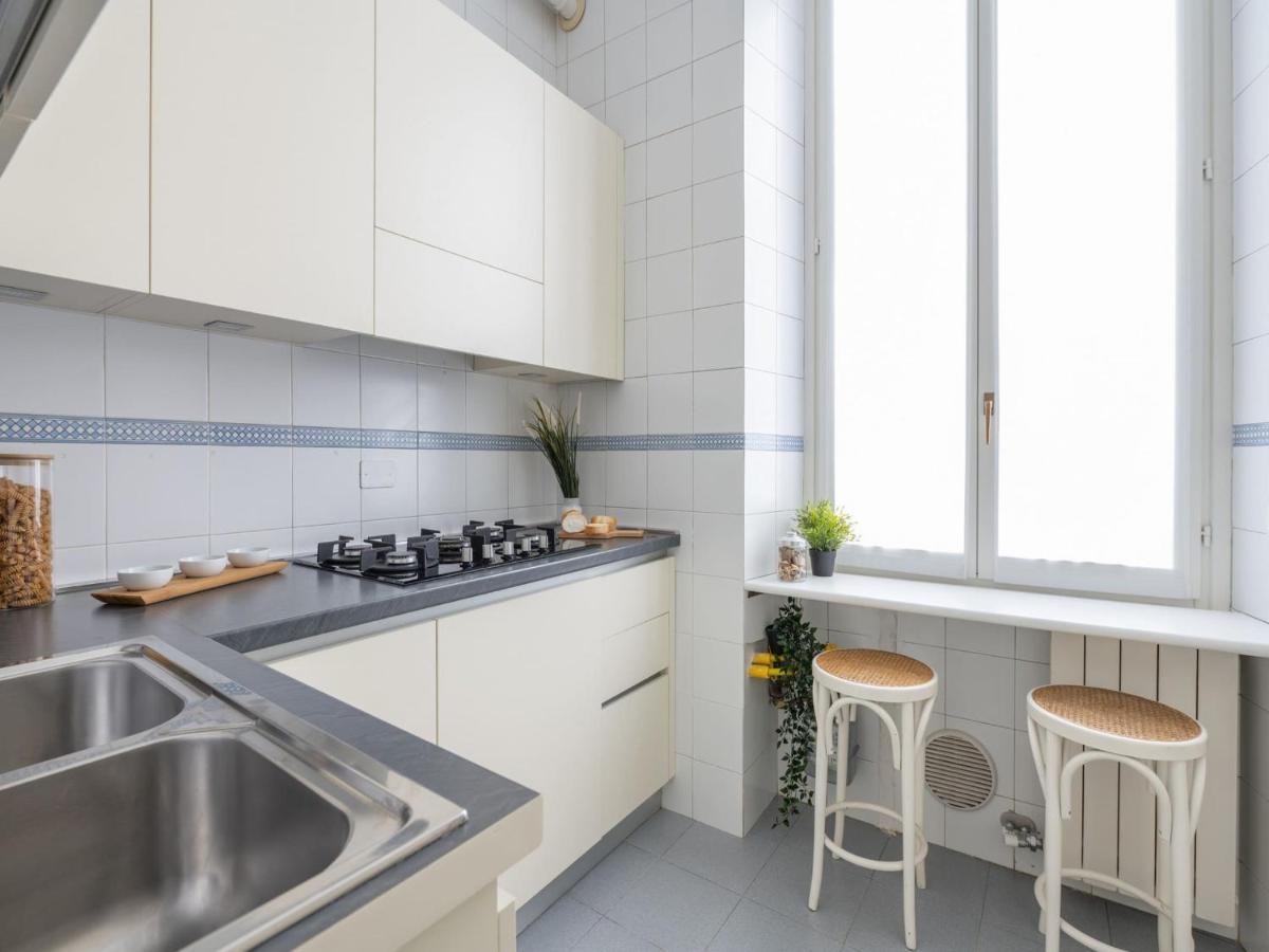 The Best Rent - Gorgeous Two-Bedroom Apartment In Porta Nuova District Milan Luaran gambar