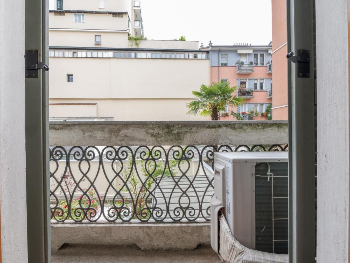 The Best Rent - Gorgeous Two-Bedroom Apartment In Porta Nuova District Milan Luaran gambar